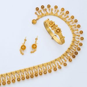 Third Republic Period 18kt Gold Necklace, Bangle Bracelet, and Pair of Earrings en Suite 3 Pieces of their case