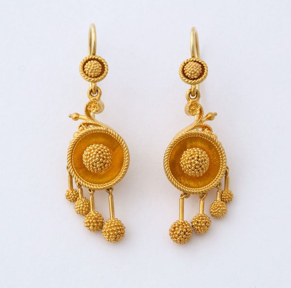Third Republic Period 18kt Gold Necklace, Bangle Bracelet, and Pair of Earrings en Suite Earrings Isolated