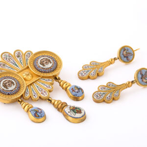 Tiffany & Co 18kt Gold Micromosaic Brooch & Pair of Earrings en Suite in Original Box.