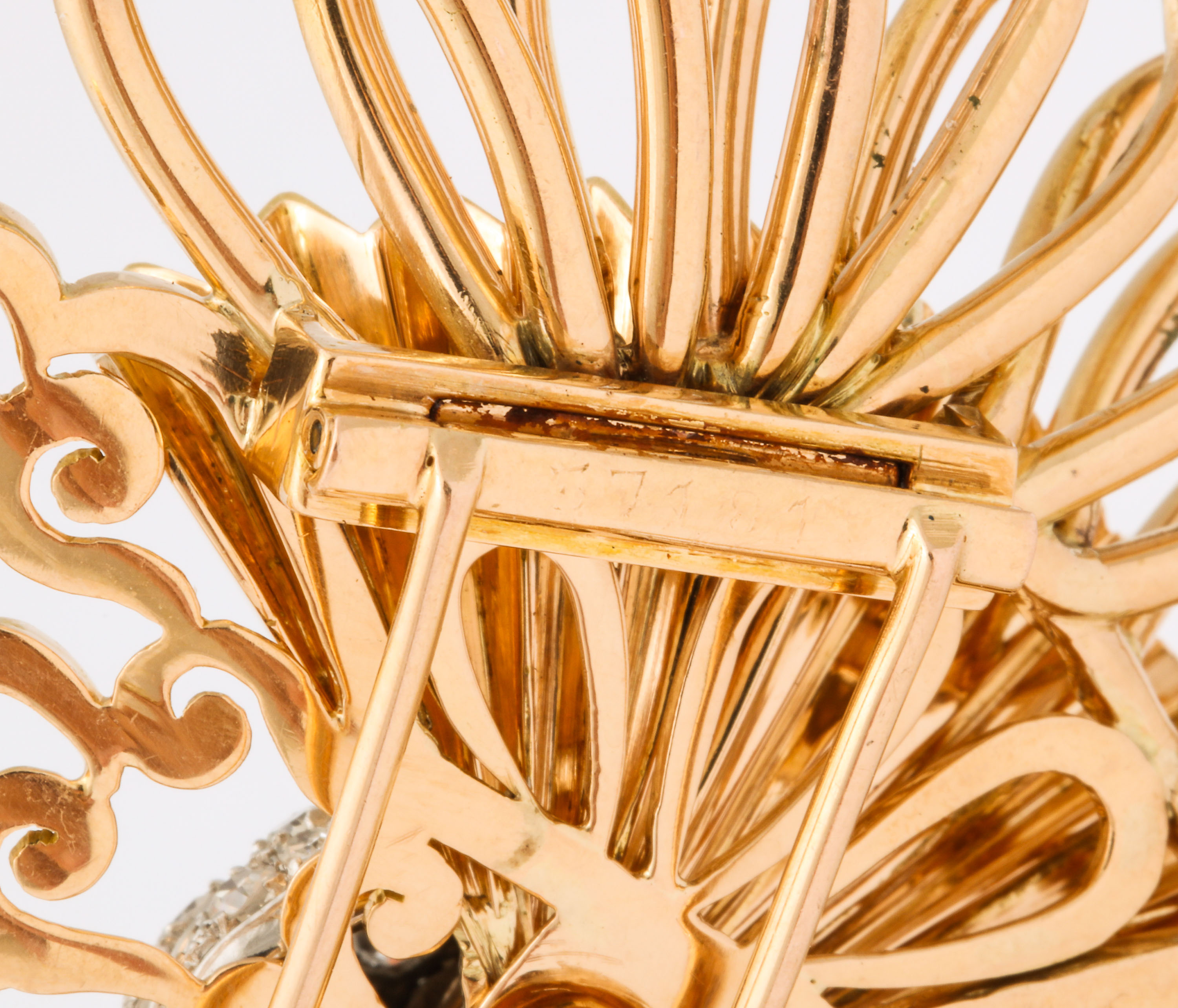 American 18kt Gold & Diamond Bow/Fan Brooch - Image 5