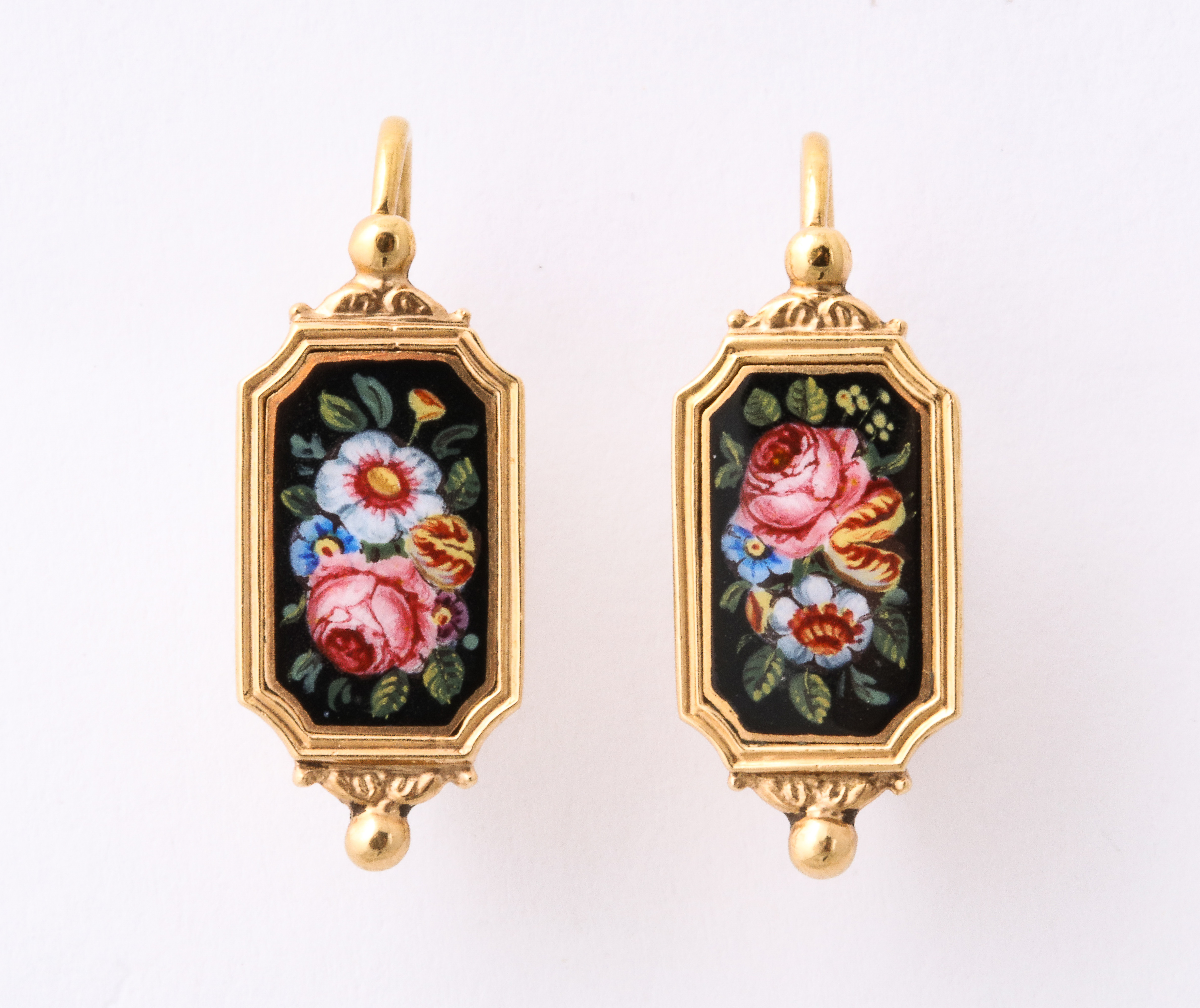 Third Republic Period 18kt Gold Earrings set with Enameled Gold Floral Plaques - Image 3